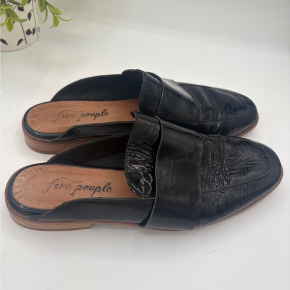 Free People Black Patent Leather Slip on Mules Size 38 - Picture 4 of 5